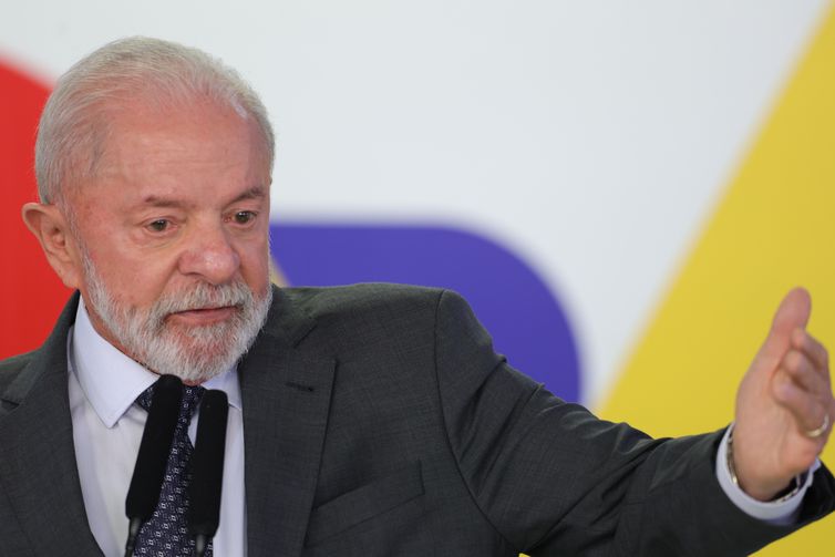 “O mundo ainda não está preparado para viver sem o petróleo”, diz Lula