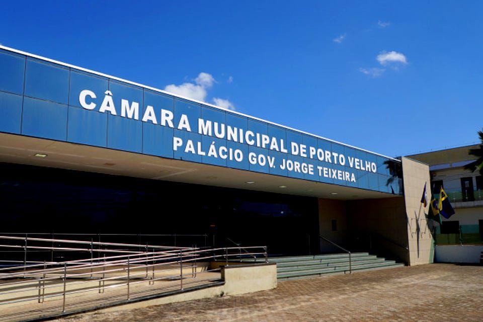 Câmara em chamas: áudios vazados, celulares revistados e acusações voando sem rumo