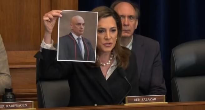 Deputada dos EUA acusa Alexandre de Moraes de perseguição política contra Bolsonaro