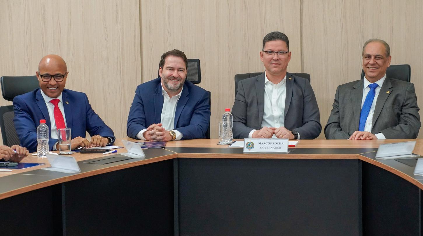 Deputado Alex Redano destaca importância da união entre os Poderes em reunião no Palácio Rio Madeira