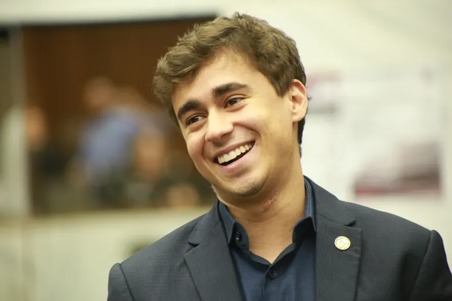 Nikolas Ferreira critica decisão de Moraes sobre proibição de acampamentos em Brasília