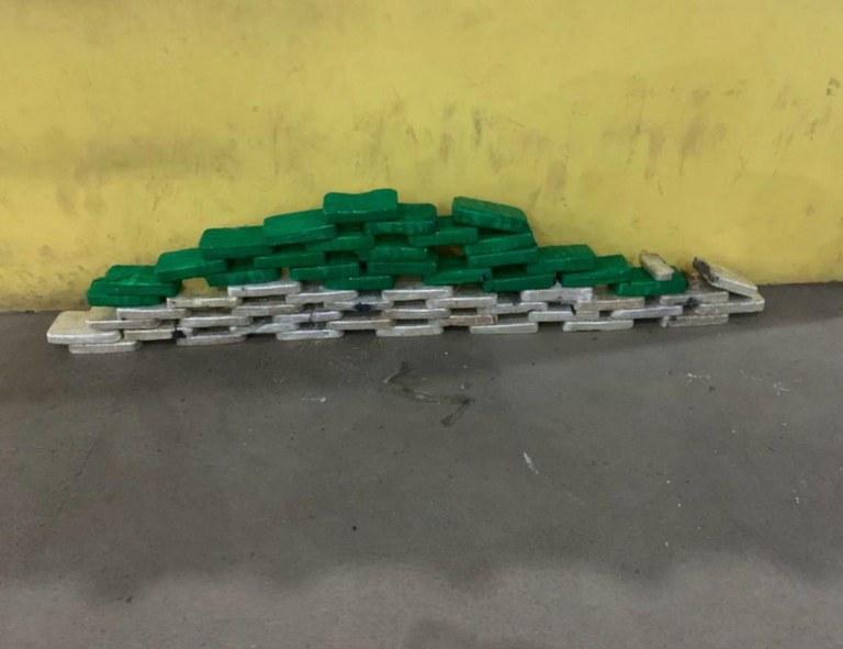 PRF apreende quase 60kg de cocaína em Ji-Paraná/RO