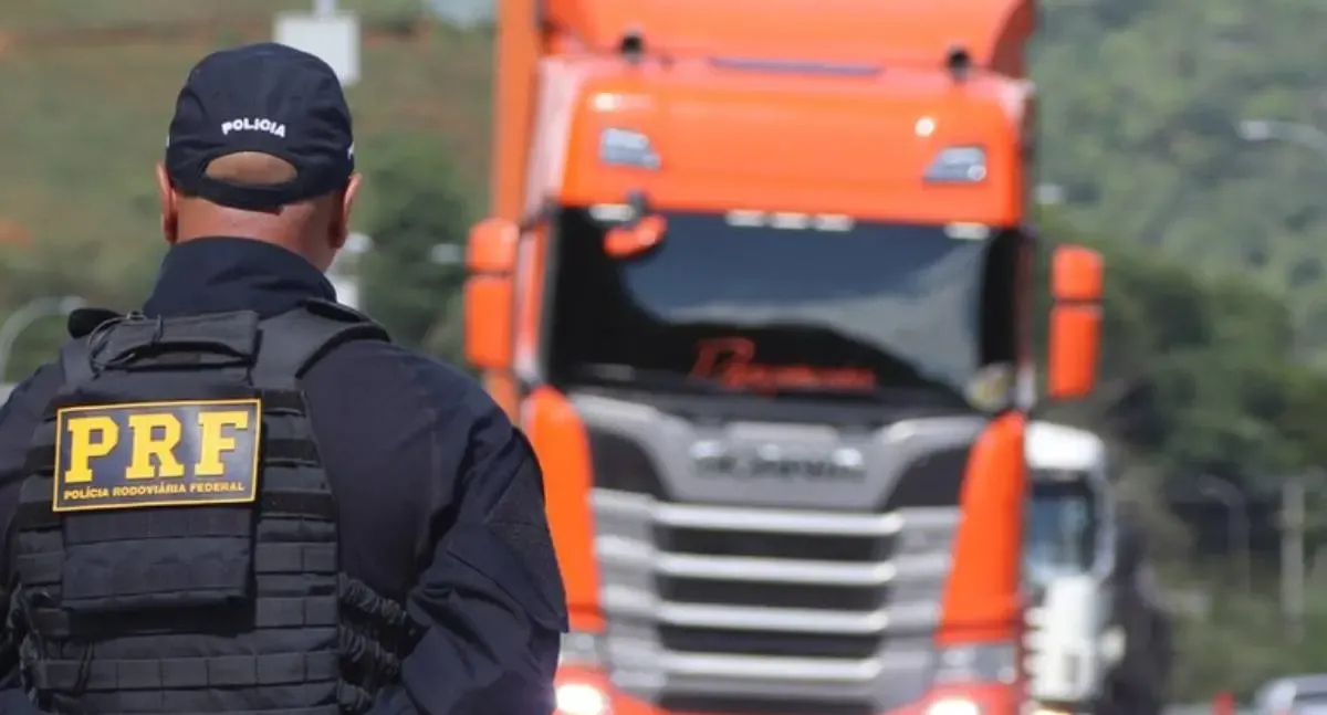 PRF prende caminhoneiro por uso de documento falso em Rondônia