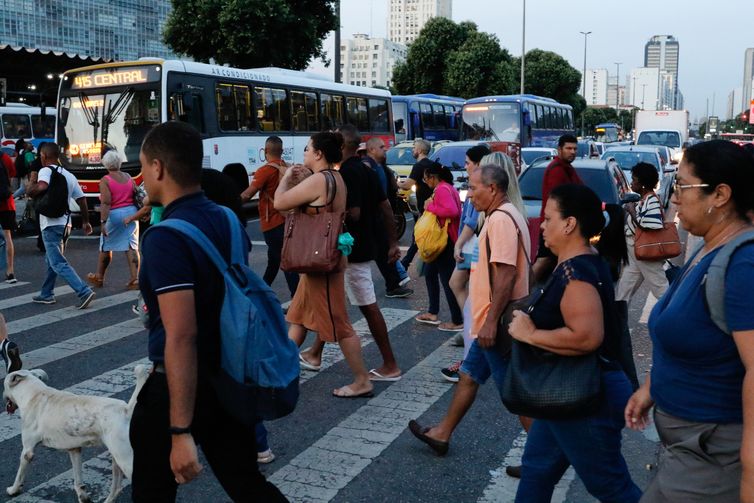 Brasil  tem queda na desigualdade em educação, emprego e meio ambiente