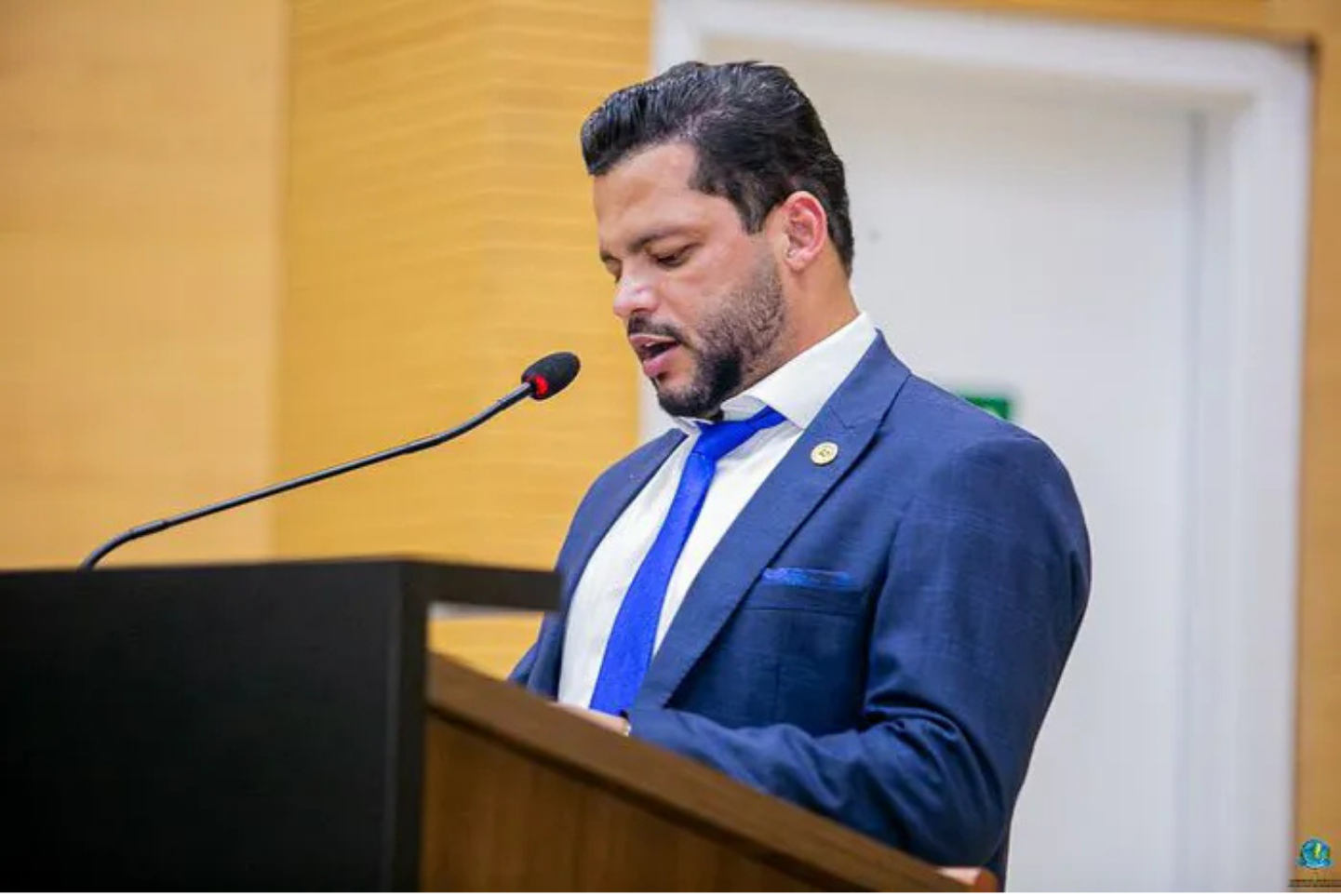 Deputado Edevaldo Neves solicita dados sobre afastamentos de professores por problemas psicológicos em Rondônia