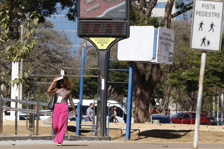 Inmet emite alertas vermelho e laranja para baixa umidade do ar