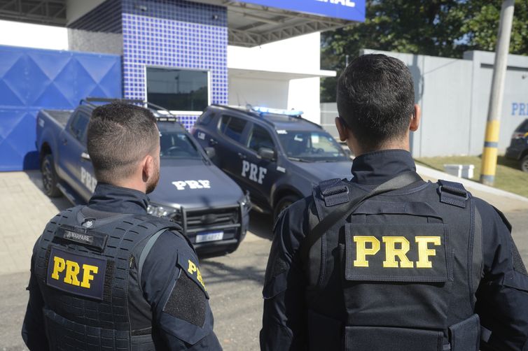PRF apreende fuzis que estavam sendo levados do Rio para Porto Seguro
