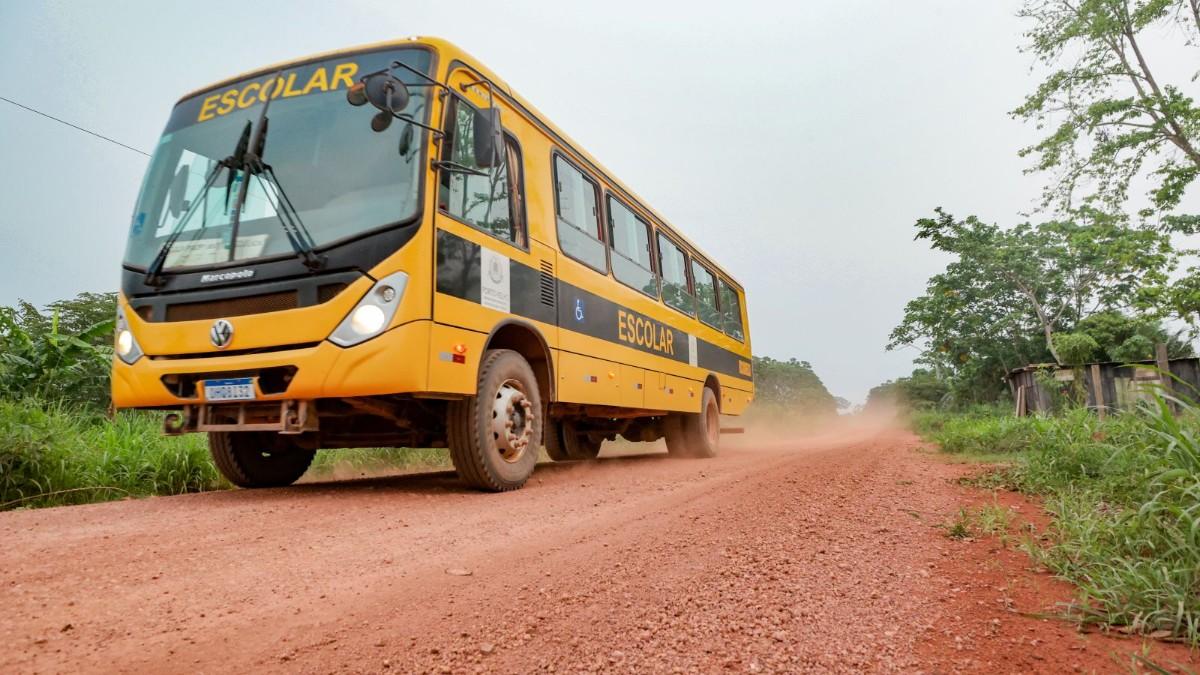 Terceirizar transporte escolar é o atestado de incompetência do secretário Leonardo Leocádio