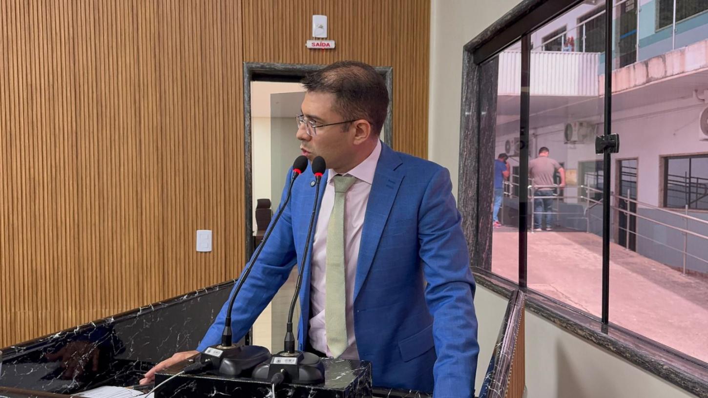 Após cobrança de Pedro Geovar, Semob realiza manutenção na Rua Raissa Lopes, no bairro Floresta