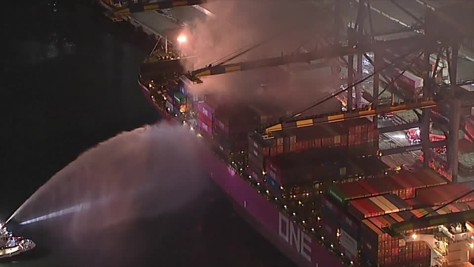 Navio pega fogo no porto de Los Angeles, diz Corpo de Bombeiros