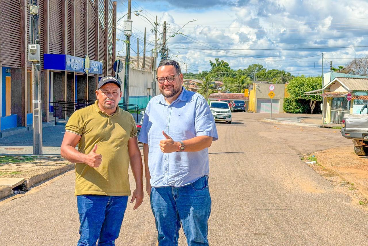 Secretário visita o bairro São Sebastião I para avaliar bocas de lobo entupidas após solicitação do vereador Dr. Macário