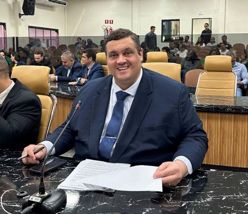 Thiago Tezzari divulga nota sobre prorrogação de suspensão do mandato