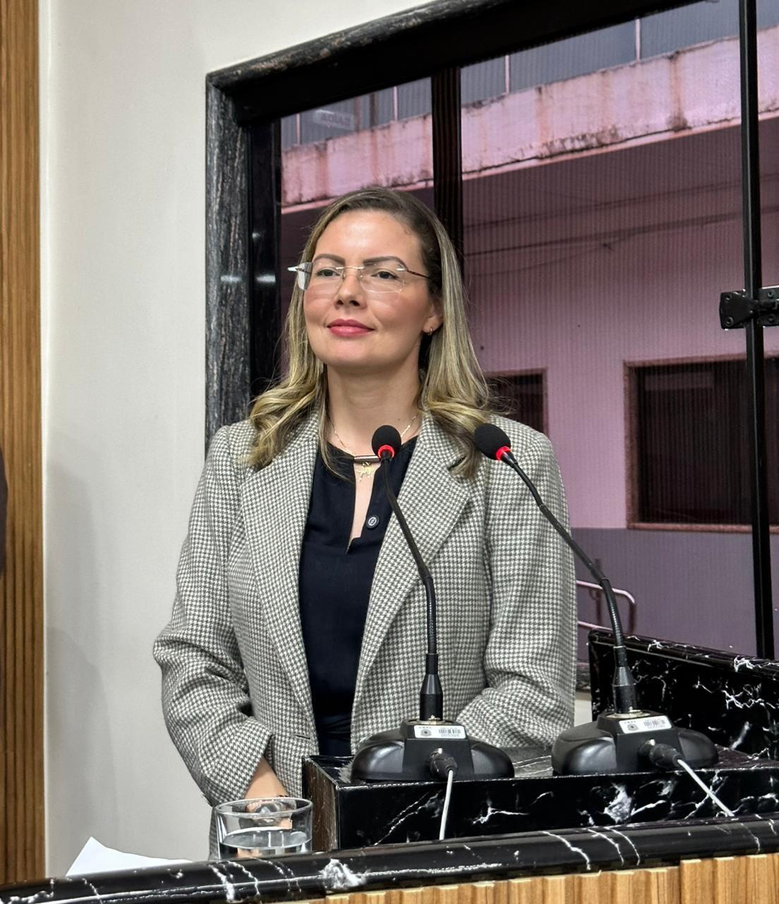 Vereadora Sofia Andrade apresenta projeto de lei para proibir fogos com barulho em Porto Velho e cobra votação ainda este ano