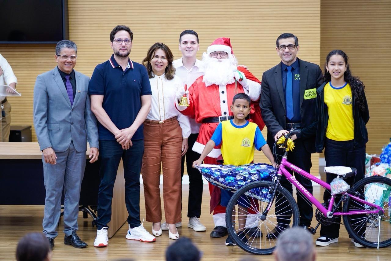 Assembleia Legislativa de Rondônia realiza entrega de presentes às crianças em parceria com os Correios
