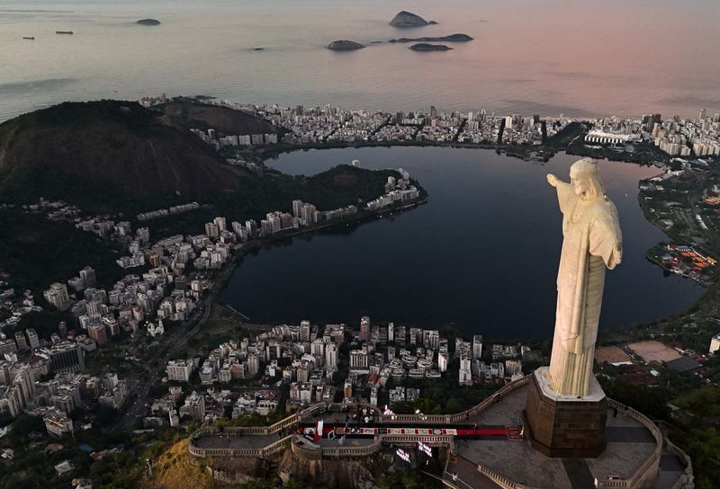 Hospedagem e Alimentação devem faturar R$ 80 bi em dezembro, diz pesquisa