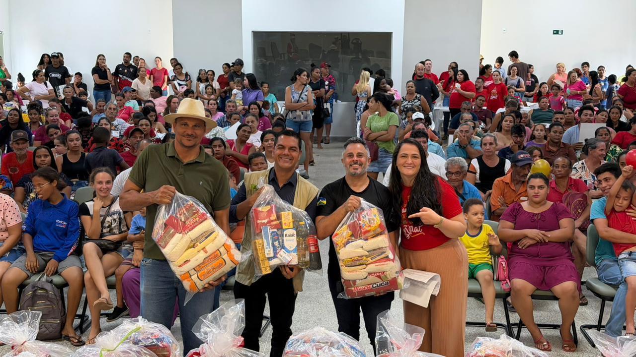 Solidariedade que transforma: com recursos do deputado Cássio Gois, Nova Brasilândia entrega 300 cestas básicas natalinas a famílias em vulnerabilidade