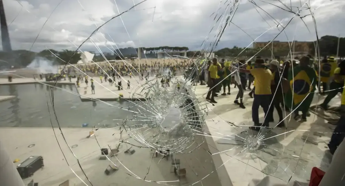 STF condena por unanimidade cinco PMs do DF a 16 anos de prisão pelo 8/1