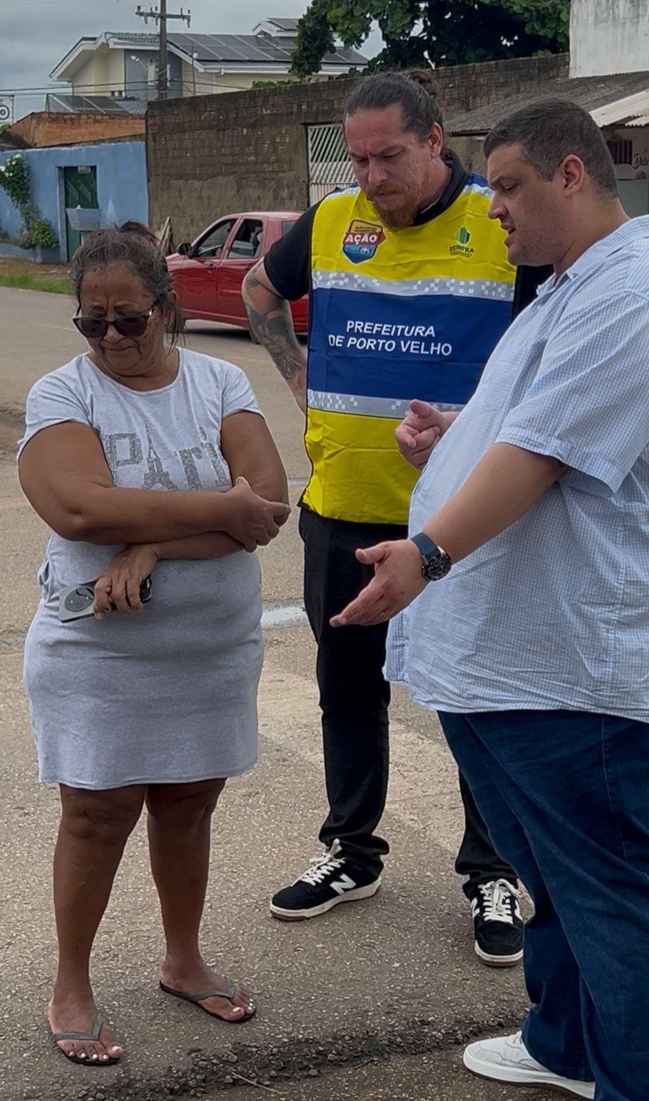 Tezzari acompanha vistoria em bueiros do bairro JK e cobra manutenção da drenagem