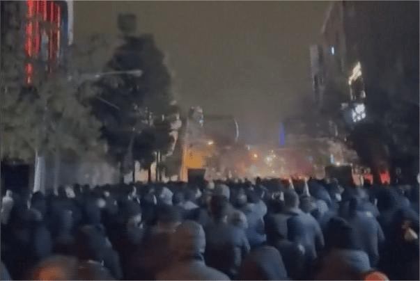 À CNN moradores de Teerã, no Irã, dizem que protestos parecem ter diminuído