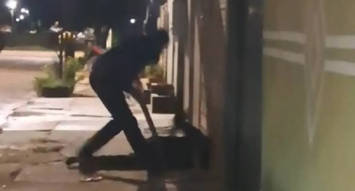 Moradores filmam jovem sendo espancado em Vilhena