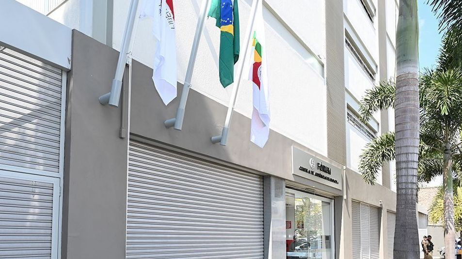 Mulher que teve dente extraído por engano tem indenização negada