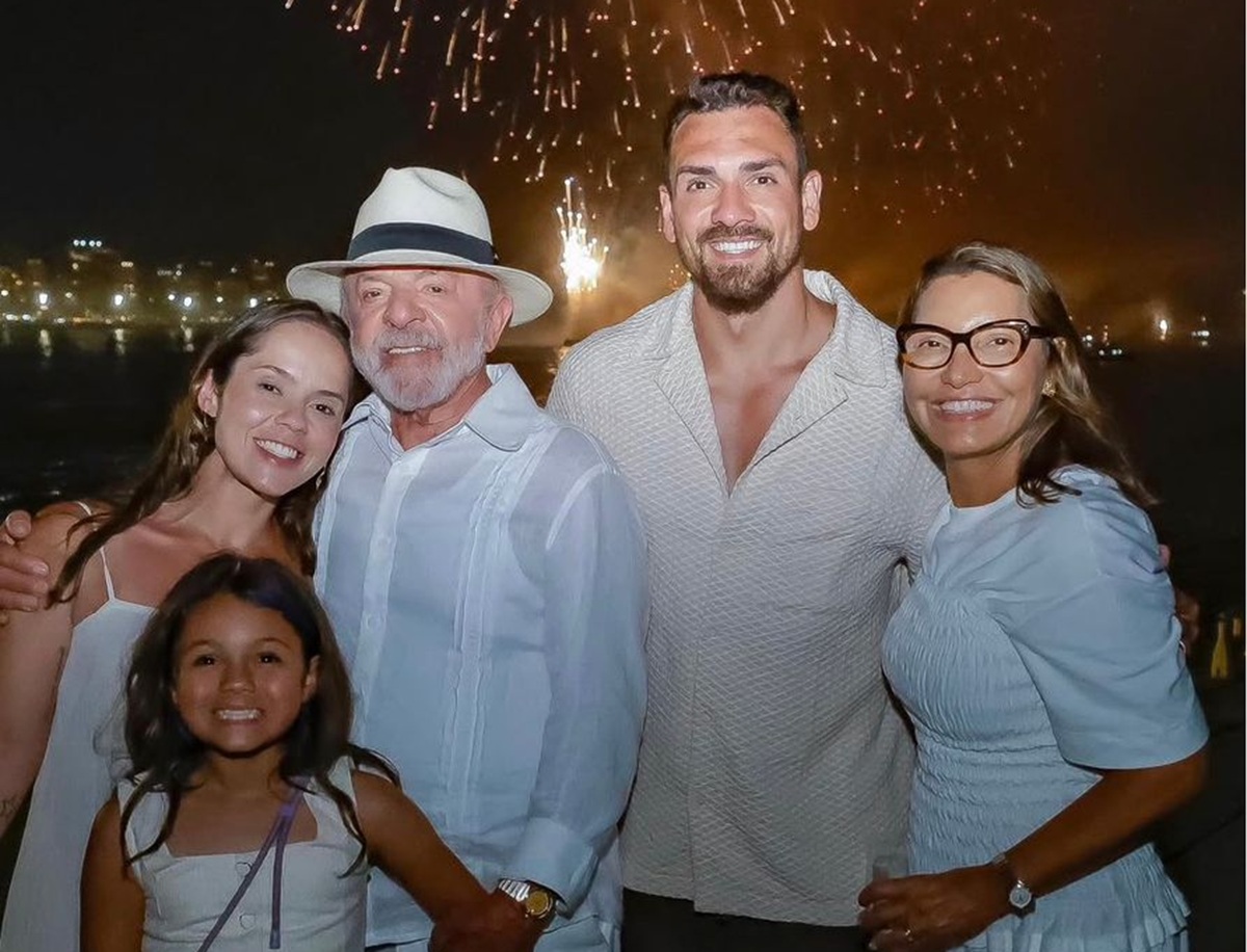 Réveillon de Lula teve helicóptero e fogos do Forte de Copacabana