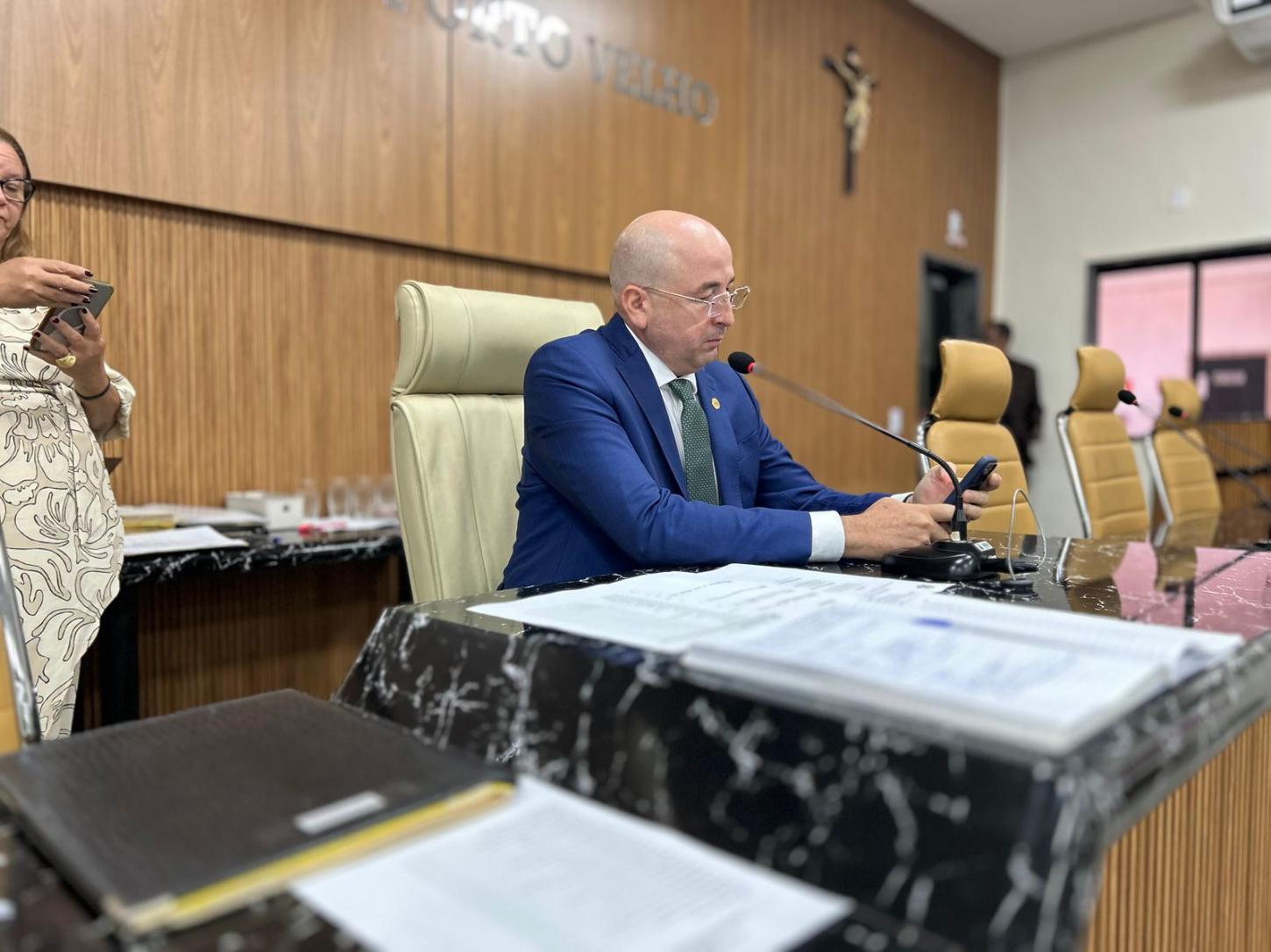 Vereador Gedeão Negreiros solicita limpeza e roçagem no entorno de escolas do Parque Amazônia