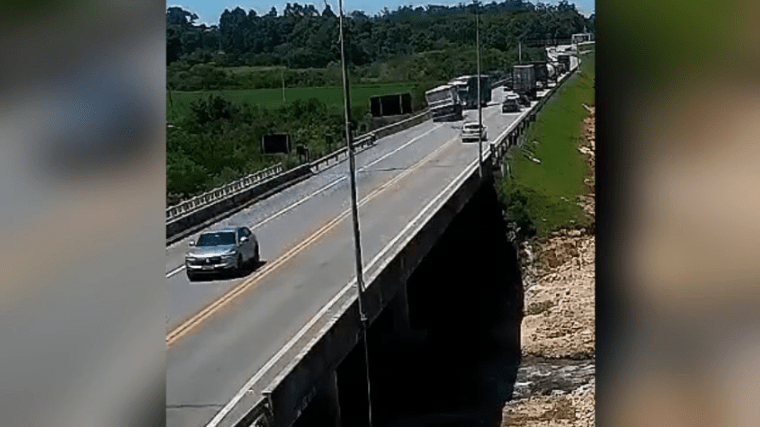 Vídeo mostra momento do acidente que deixou 11 mortos em Pelotas (RS)