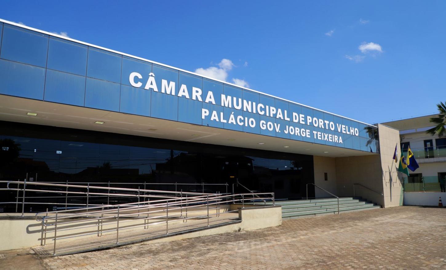Corte de gastos pode atingir mais de 200 comissionados na Câmara de Porto Velho