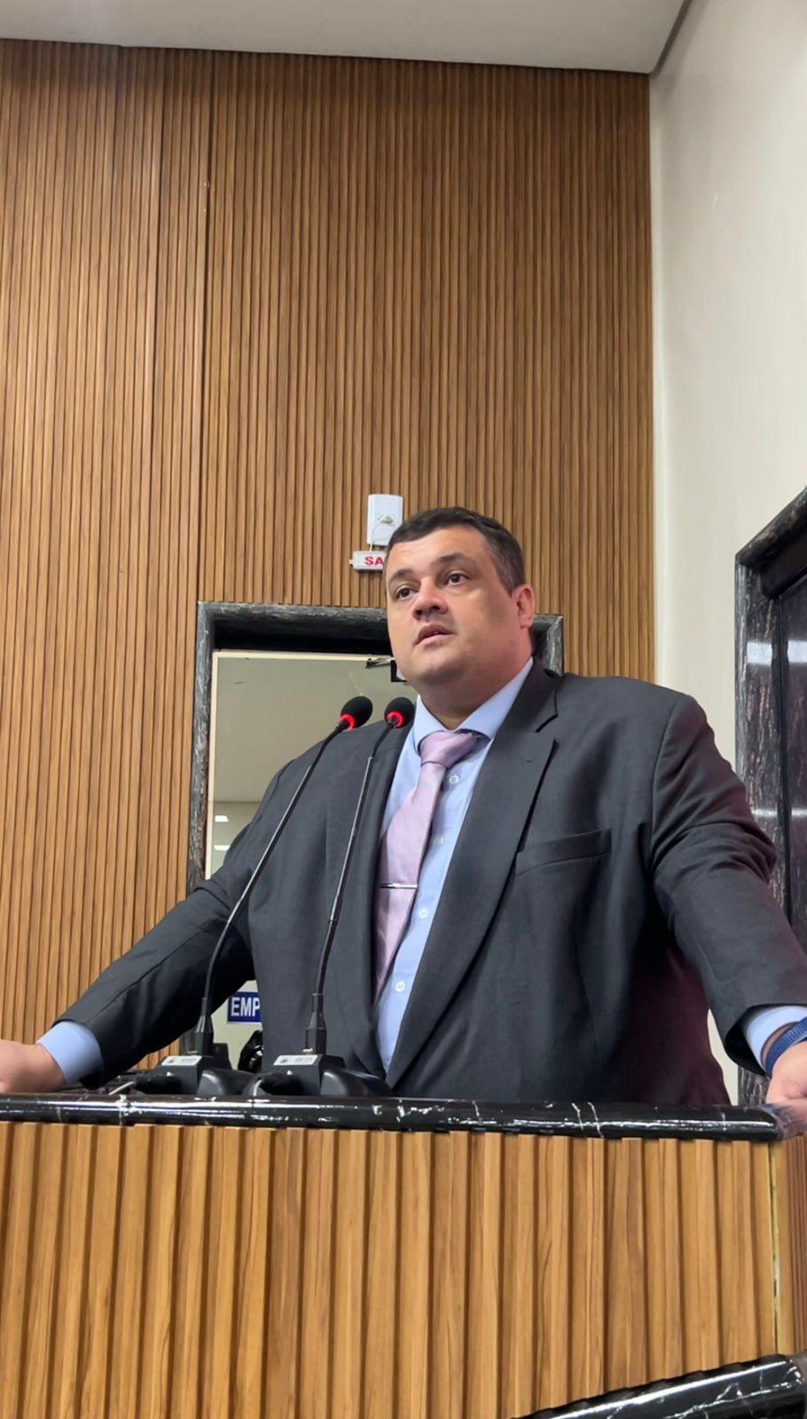 Vereador Thiago Tezzari cobra solução imediata para falta d'água no Porto Madero