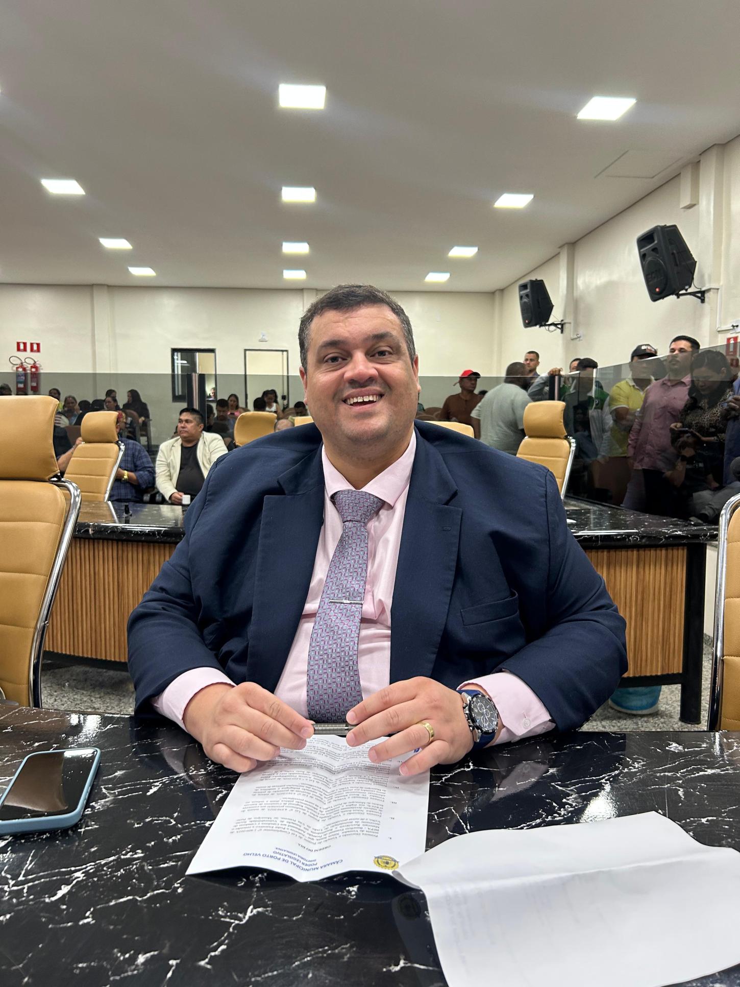 Vereador Thiago Tezzari defende projeto de lei para ordenação e manutenção da fiação aérea em Porto Velho