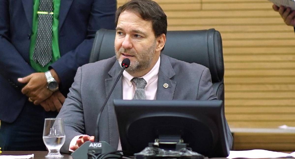 Alex Redano cobra envio urgente do PCCR do Ipem após 10 anos de espera