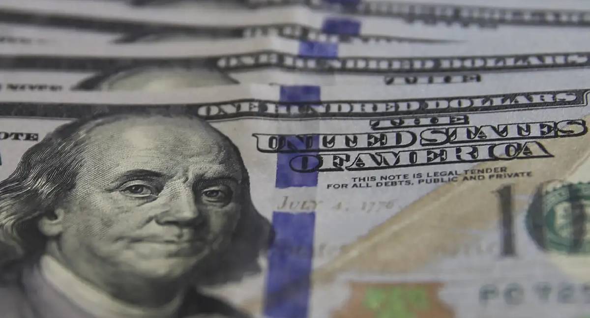 Dólar fecha a R$ 5,32 com tensão no Irã e bolsa recua 0,91%