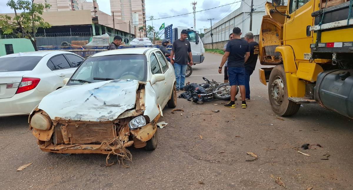Grave acidente envolvendo motociclista de aplicativo deixa ferido na zona leste