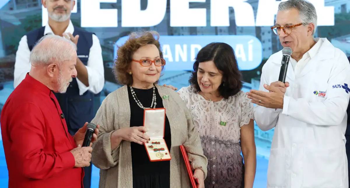 Margareth Dalcolmo recebe medalha Oswaldo Cruz por mérito na saúde pública