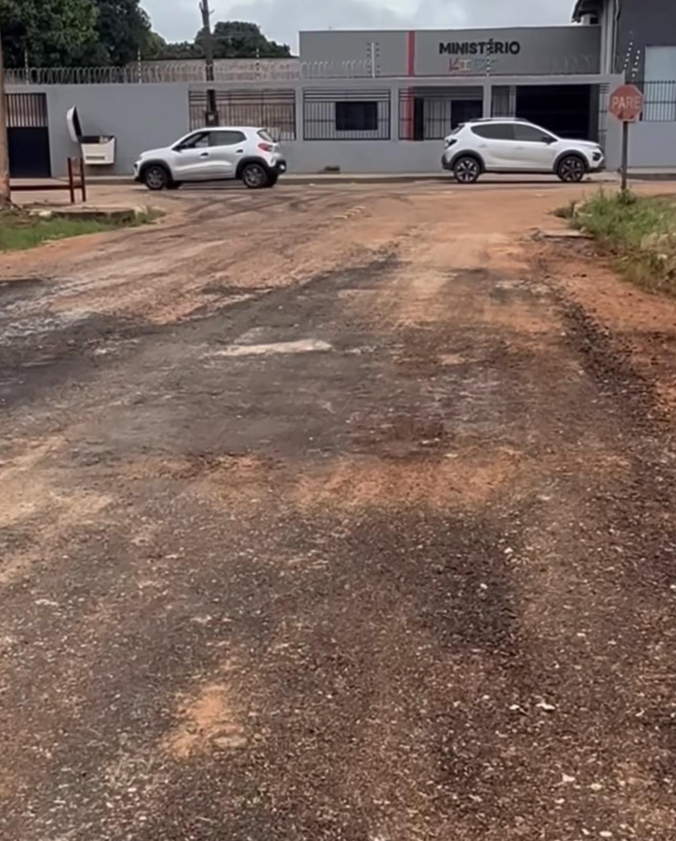 Porto Velho enfrenta crise no asfalto após cancelamento de contrato milionário e população sofre com ruas destruídas