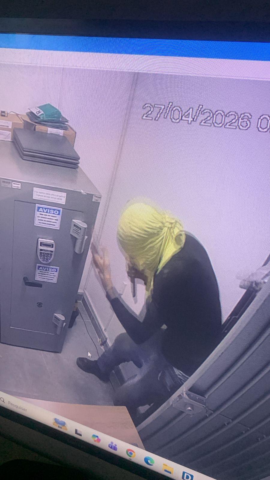 Ataque frustrado: Polícia Militar impede roubo a banco e prende suspeitos em Guajará-MirimAtaque frustrado: Polícia Militar impede roubo a banco e prende suspeitos em Guajará-Mirim