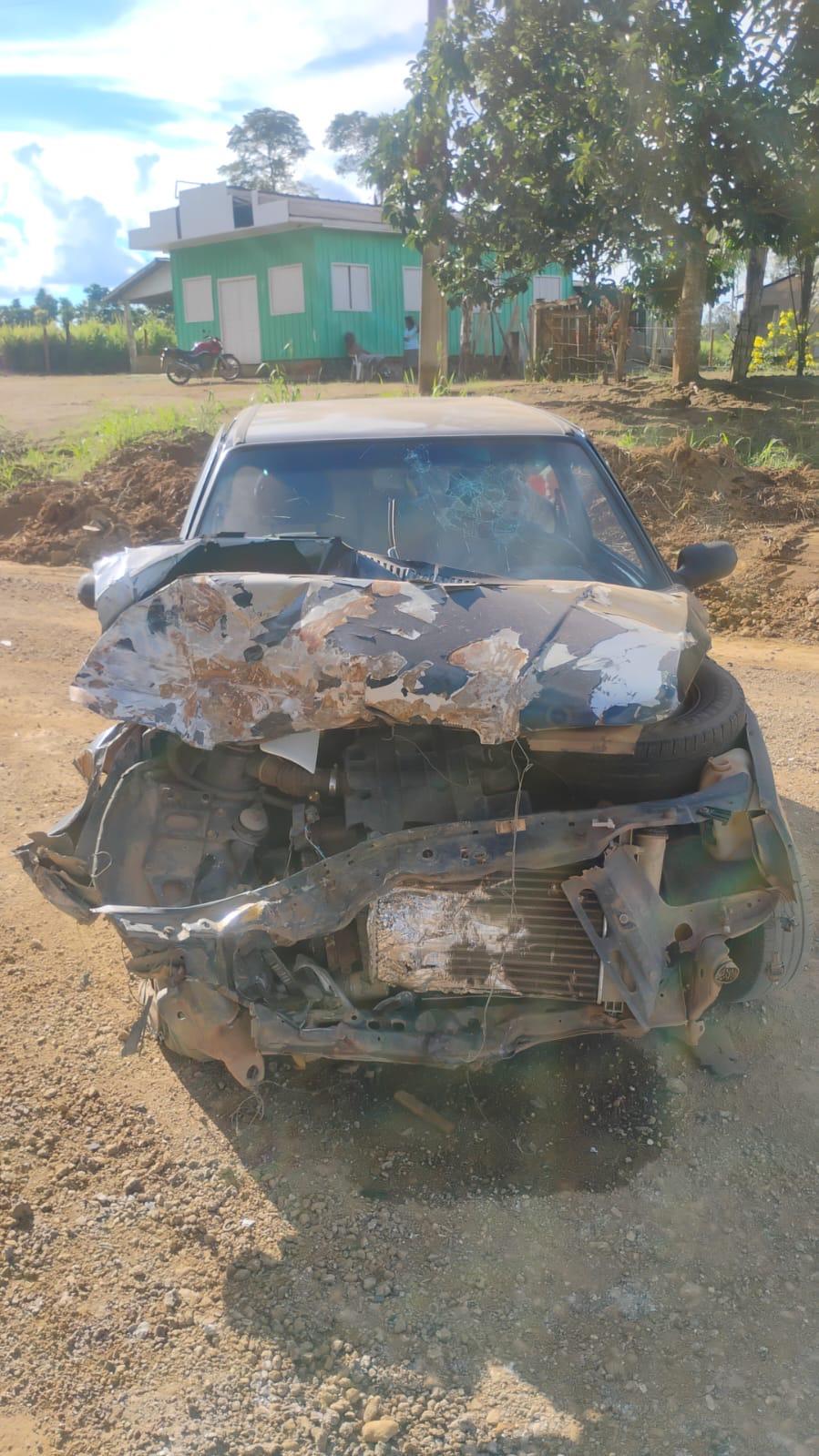Caminhão da Prefeitura de Campo Novo em alta velocidade bate em carro menor na zona rural de Buritis