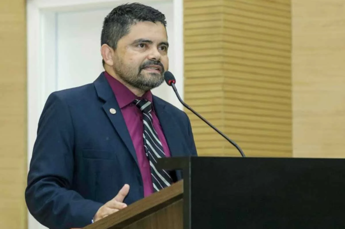 Ex-deputado aciona página de humor, Justiça extingue ação sem analisar mérito e aponta conteúdo como crítica política