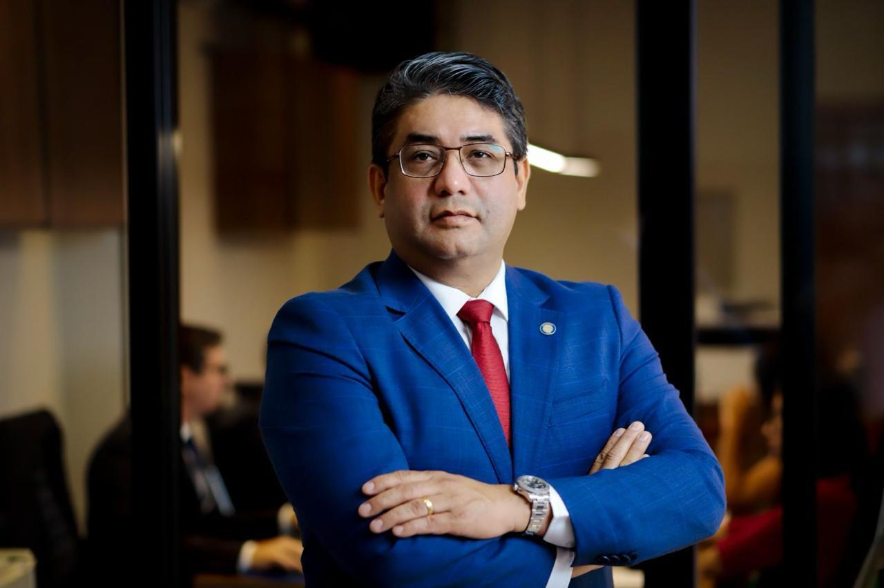 O PESO DA EXPERIÊNCIA: A ASCENSÃO DA GERAÇÃO PRATEADA E O ALERTA ESTRATÉGICO PARA O PODER ELEITORAL NO BRASIL