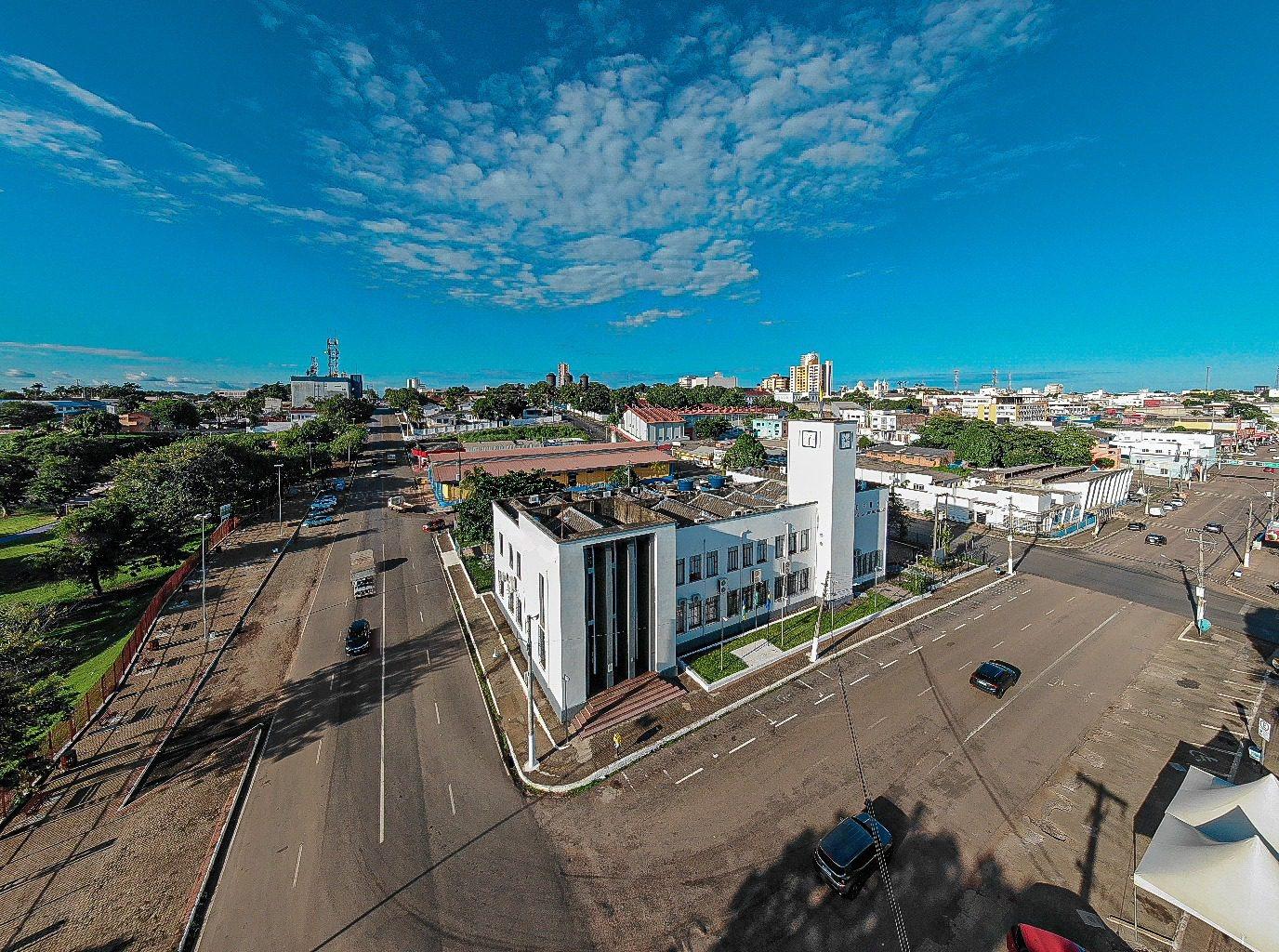 Prefeitura lança concurso da Semec com salários de até R$ 18 mil