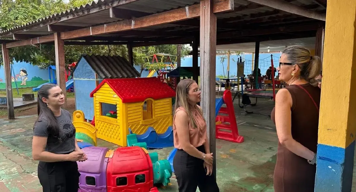 Vereadora visita escola e reforça atenção à educação em Porto Velho