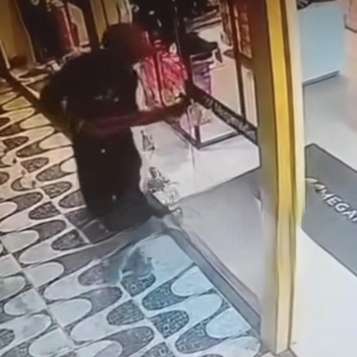 Criminoso invade loja durante a madrugada e furta objetos  na Zona Sul de Porto Velho