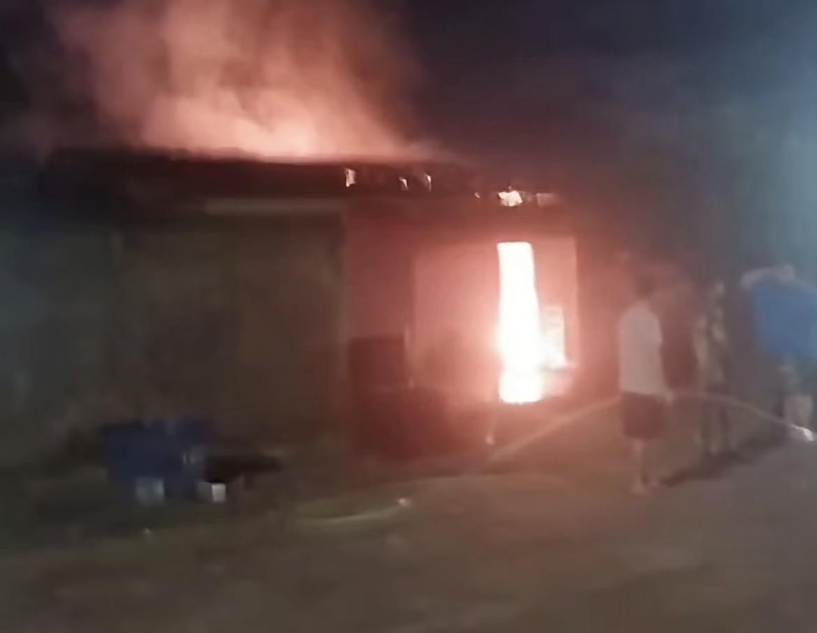 Casa pega fogo na capital