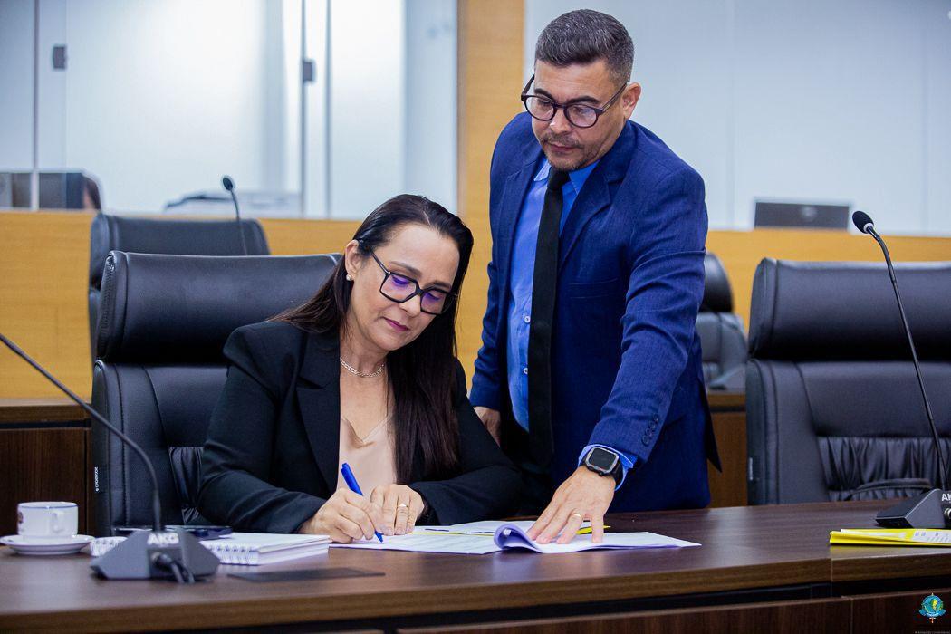 Deputada Rosangela Donadon solicita restauração e construção da calçada da Escola Sebastiana Lima de Oliveira.