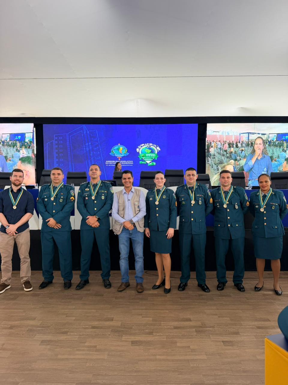 Deputado Cássio Gois homenageia policiais militares do 2º Pelotão de Espigão D'Oeste com Medalha do Mérito Legislativo