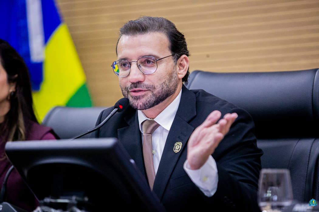 Deputado Ribeiro propõe criação de código estadual para proteger crianças e adolescentes