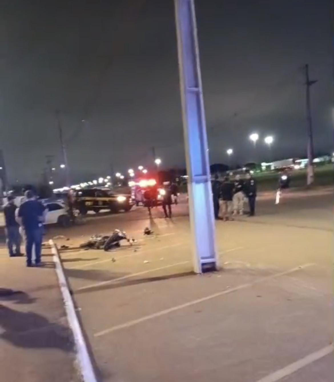 Homem  morre após acidente envolvendo carro,carreta é uma moto