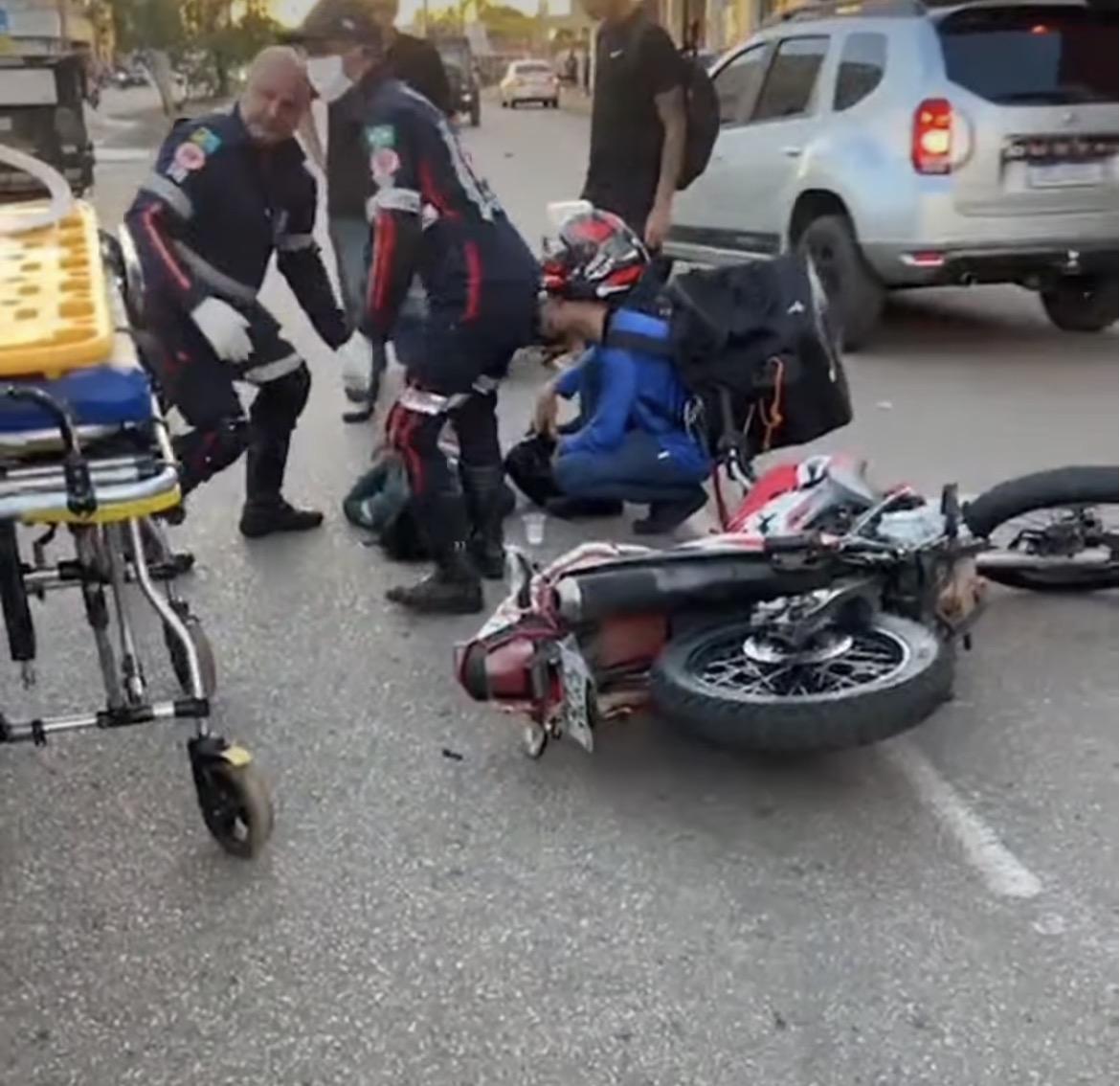 Motociclista fica ferida após colisão entre duas motos na região central de Porto Velho