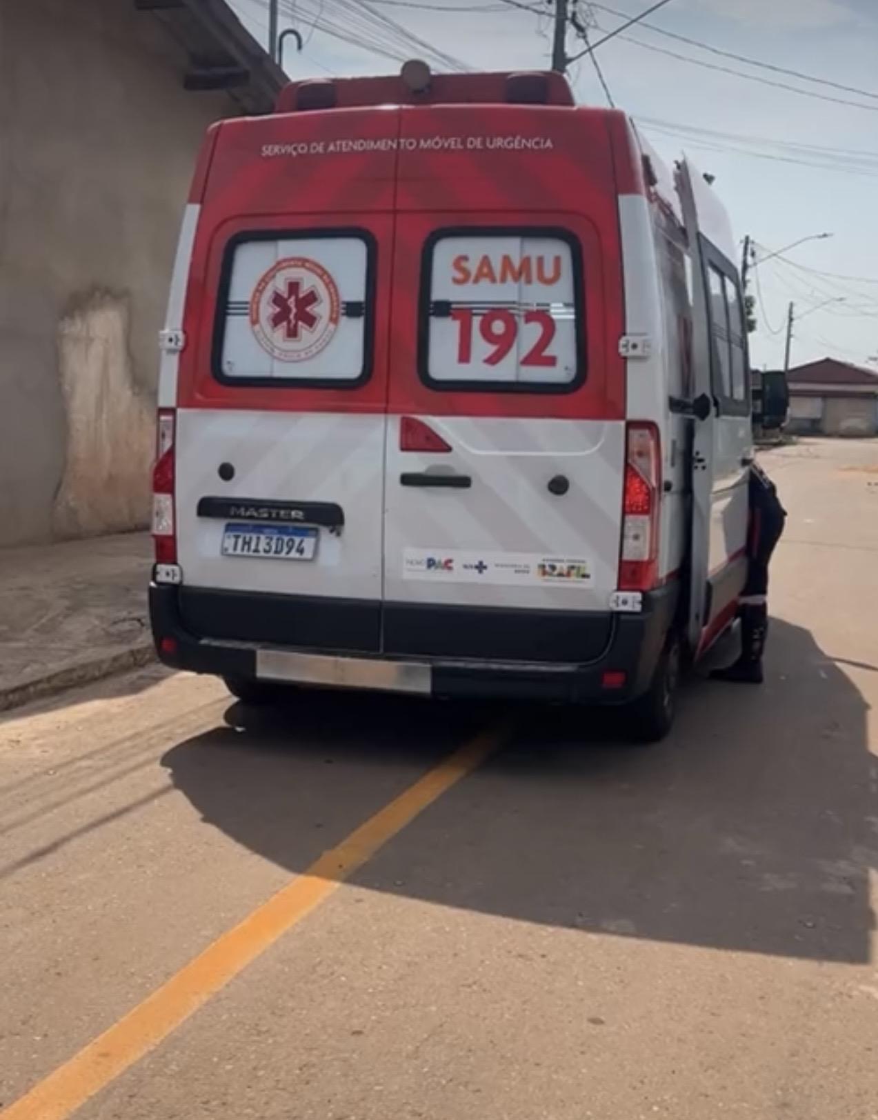 Homem sofre tentativa de homicídio com golpes de faca